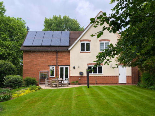 Empowering Homes in the UK: The Future of Solar PV Integration and Energy Independence